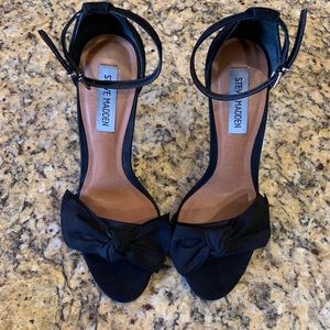 ✨Steve Madden Black Strap/Bow Heels Size 7